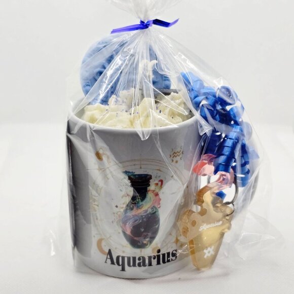 Aquarius Zodiac Candle Gift Set – 11oz Layered Mug Candle + Resin Keychain - Picture 12 of 12